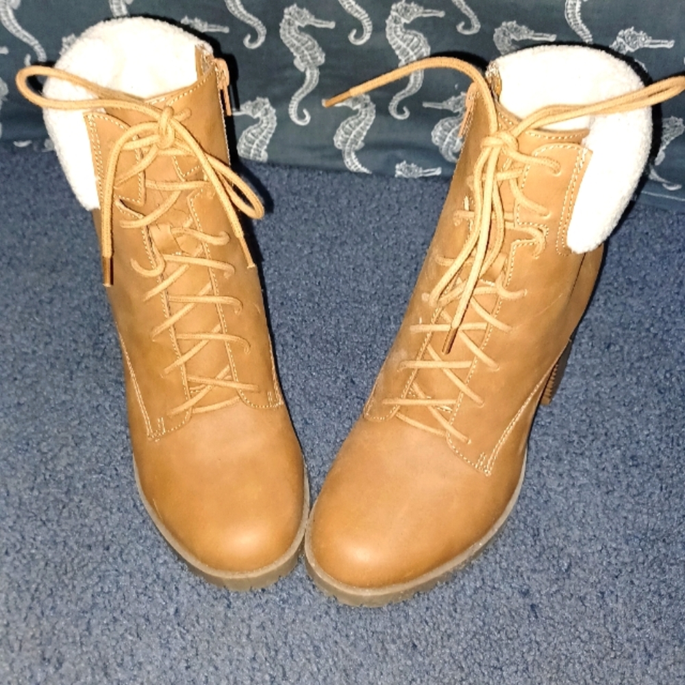 Women's Tan Lace-Up Ankle Boots